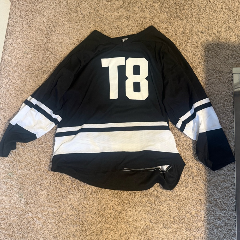 Tate McRae black tour jersey.